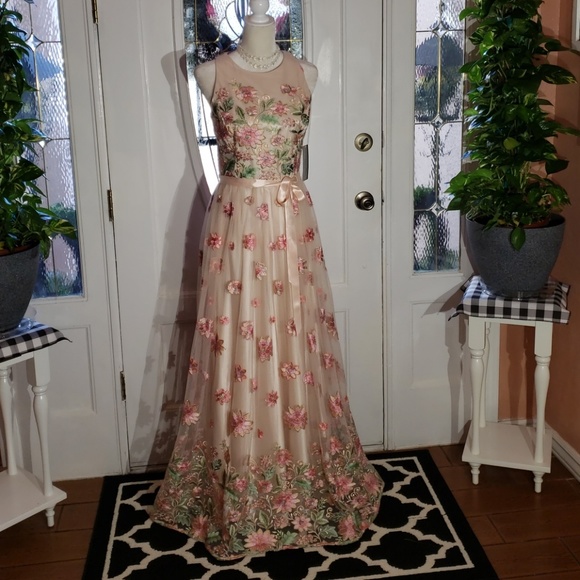 Tahari Dresses & Skirts - Exquisite, Tahari, Arthur S Levine, formal. Size 8